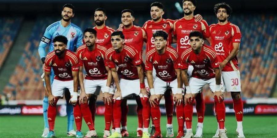 زيزو
      على
      دكة
      البدلاء..
      تشكيل
      الأهلي
      أمام
      باتشوكا
      المكسيكي