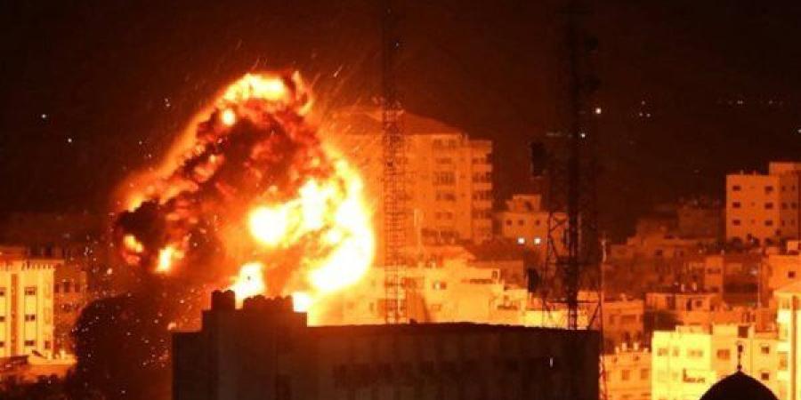 غارات
      إسرائيلية
      تستهدف
      مناطق
      شمال
      شرقي
      حي
      التفاح
      شرق
      مدينة
      غزة