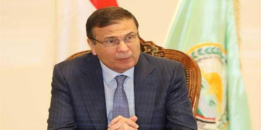 وزير
      الزراعة
      يطمئن
      على
      حالة
      مسئول
      حماية
      الأراضي
      بسوهاج
      بعد
      الاعتداء
      عليه
      خلال
      حملة
      إزالة
      تعديات