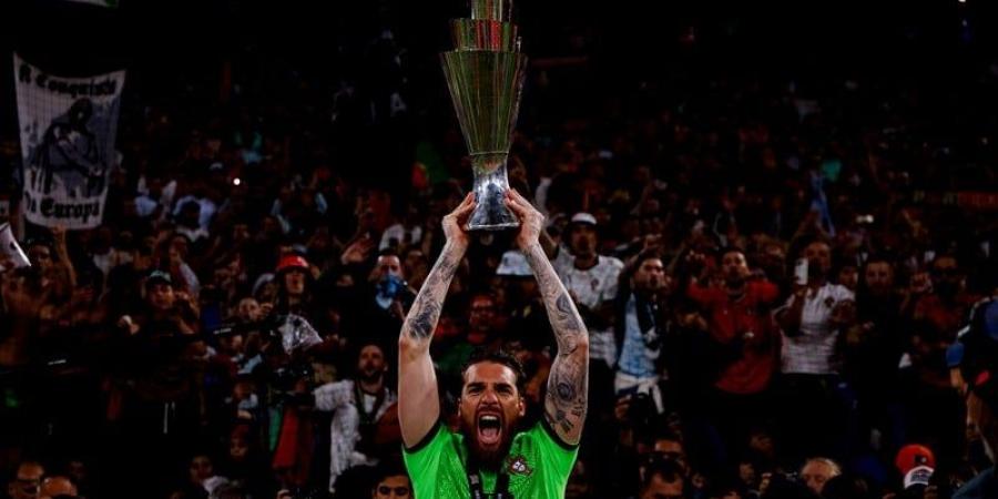 مشجع
      يفارق
      الحياة
      في
      نهائي
      دوري
      الأمم
      الأوروبية