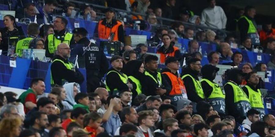 وفاة
      مشجع
      في
      مباراة
      إسبانيا
      ...