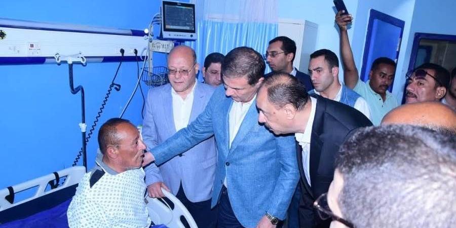 وزير
      الزراعة
      يزور
      مسئول
      حماية
      الأراضي
      المصاب
      بمستشفى
      سوهاج
      الجامعي