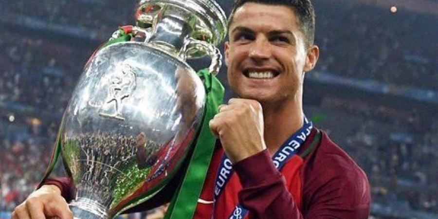 عاجل..
      البرتغال
      تتوج
      ببطولة
      دوري
      ...