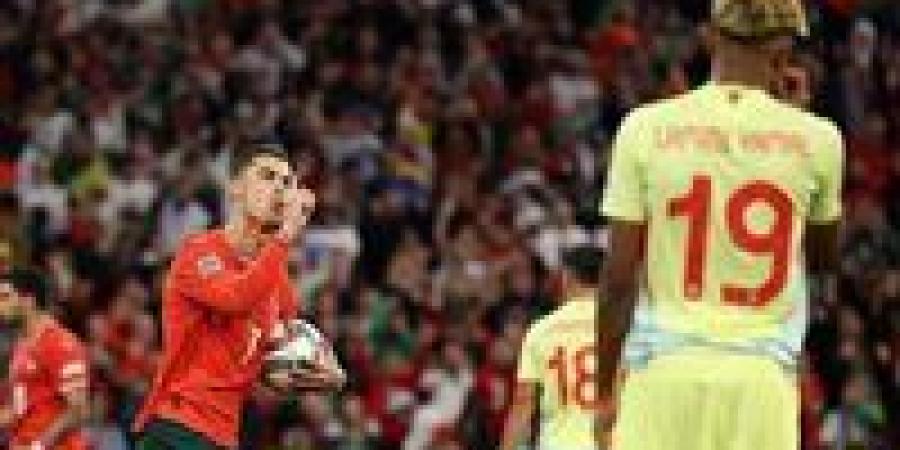 منتخب
      البرتغال
      يتوج
      بدوري
      الأمم
      الأوروبية
      للمرة
      الثانية
      في
      تاريخه