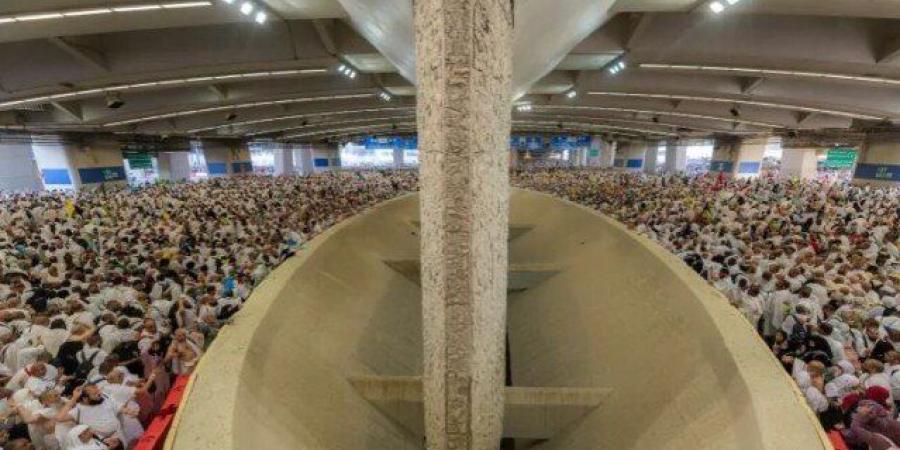 ضيوف
      الرحمن
      يختتمون
      رمي
      الجمرات
      في
      ثالث
      أيام
      التشريق