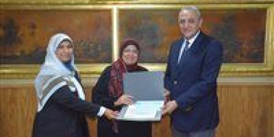 محافظ
      الغربية
      يكرم
      الأمهات
      المثاليات
      ويؤكد:
      المرأة
      المصرية
      ستظل
      ركيزة
      بناء
      الوطن