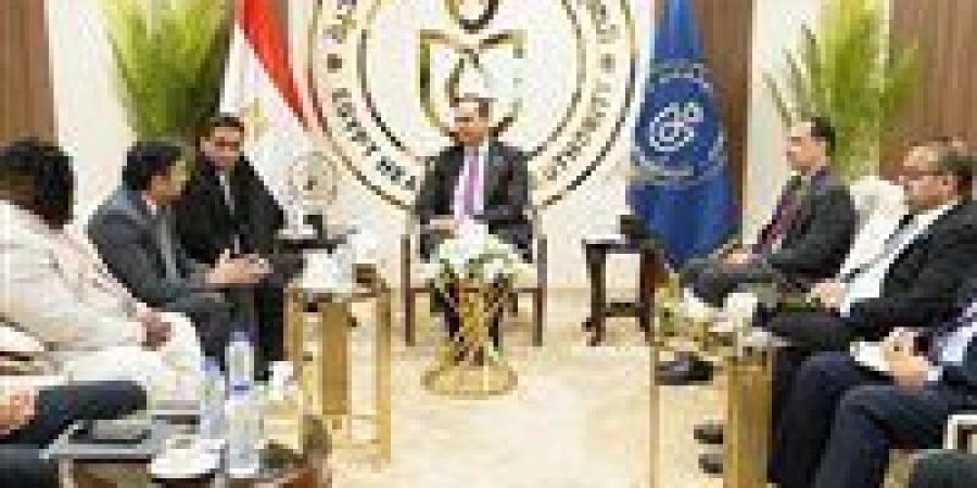 رئيس
      هيئة
      الرعاية
      الصحية
      يتابع
      إنشاء
      مركز
      تميز
      لأمراض
      العيون
      بمستشفى
      رمد
      بورسعيد
      والتوأمة
      مع
      أحد
      المراكز
      الأوروبية