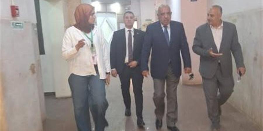 وزير
      الكهرباء
      يتفقد
      مستشفى
      ...