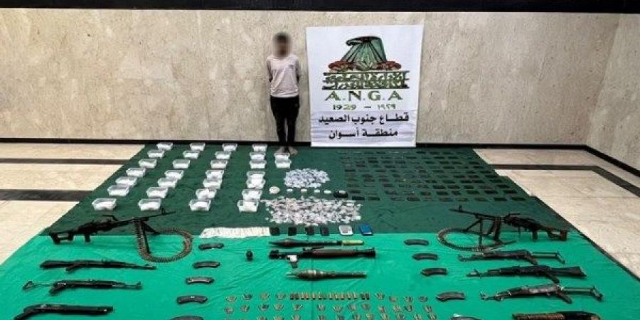 مصرع 5 عناصر وضبط سادس بأسوان بعد اشتباك مسلح أسفر عن إصابة ضابط شرطة وضبط مخدرات وأسلحة بـ20 مليون جنيه