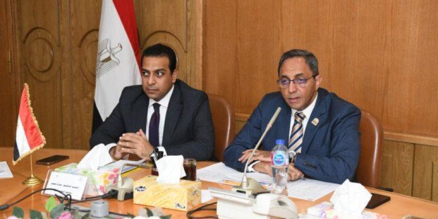 محافظ
      قنا
      يناقش
      تحديات
      القطاع
      الصحي
      ويضع
      آليات
      للنهوض
      بالخدمات
      الطبية
