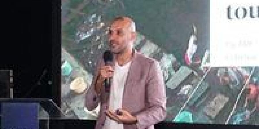 محمد
      دياب
      يحتفل
      بنجاح
      هابي
      بيرث
      داي:
      أول
      فيلم
      مصري
      يكسب
      3
      جوائز
      بمهرجان
      ارابيكا
