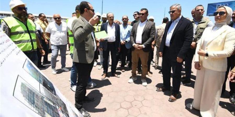 وزير
      الإسكان
      ومحافظ
      الإسكندرية
      ...