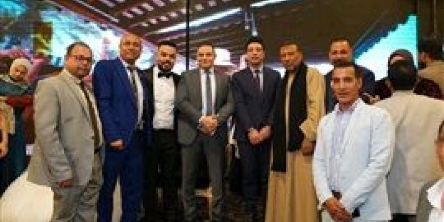 تهنئة
      خاصة
      بمناسبة
      حفل
      زفاف
      الأستاذ
      عمرو
      ابوعميره