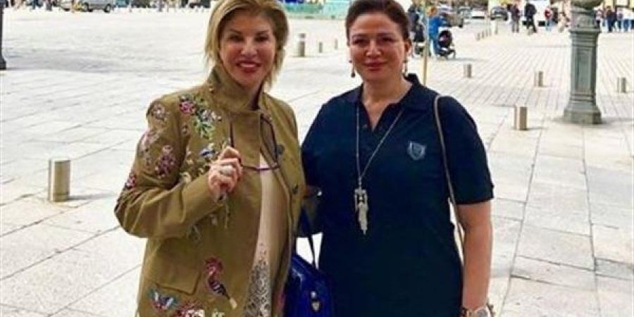 الأزمة
      تشتعل
      والنجوم
      في
      مأزق..
      ...