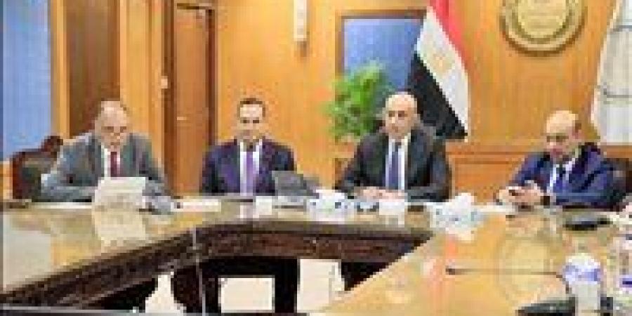 وزير
      التعليم
      يوجه
      ببذل
      الجهود
      لضبط
      وانتظام
      سير
      امتحانات
      الثانوية
      العامة