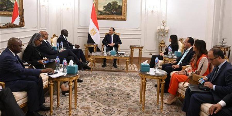 مدبولي
      يبحث
      مع
      التمويل
      الدولية
      ...