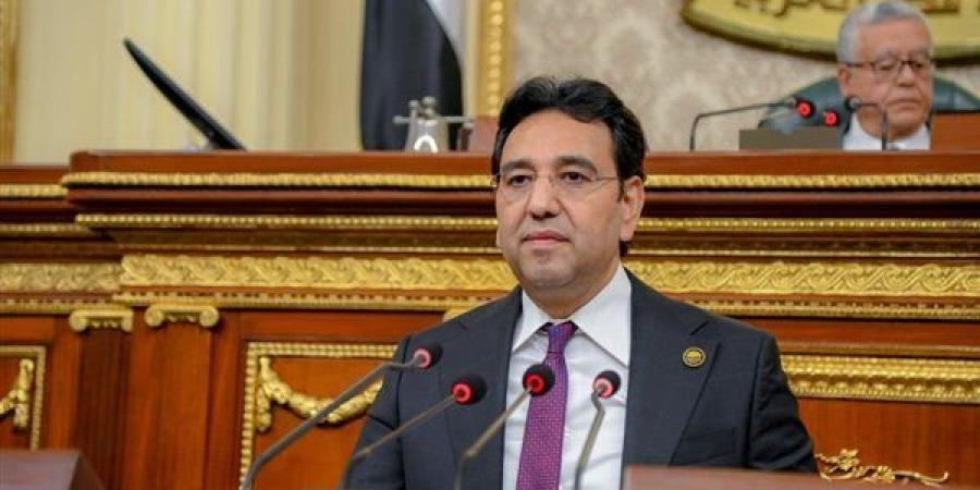 برلماني:
      الرؤية
      المصرية
      تمثل
      طوق
      ...