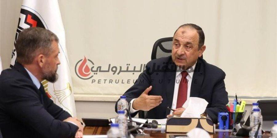 مصر:
      وزير
      قطاع
      الأعمال
      العام
      يبحث
      مع
      تحالف
      بقيادة
      "روسال"
      الروسية
      سبل
      التعاون
      في
      مجال
      الألومنيوم
