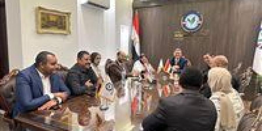 رئيس
      حزب
      الإصلاح
      والنهضة
      يلتقي
      بأمانة
      سوهاج
      لاستعراض
      خطة
      التحرك
      الانتخابي
      واستعدادات
      الاستحقاقات
      القادمة