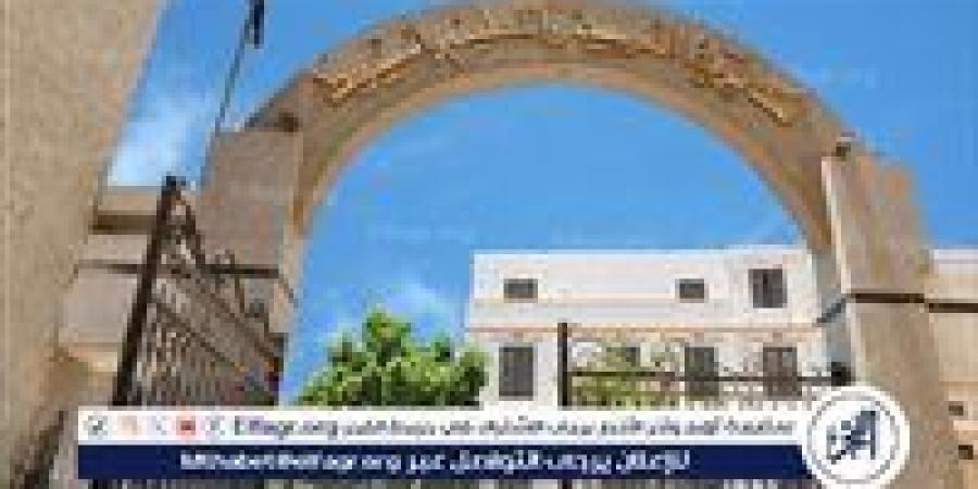 "فى
      أول
      ايامها"
      طلاب
      وطالبات
      الثانوية
      العامة
      يؤدون
      امتحانى
      التربية
      الدينية
      والوطنية
      فى
      أسيوط