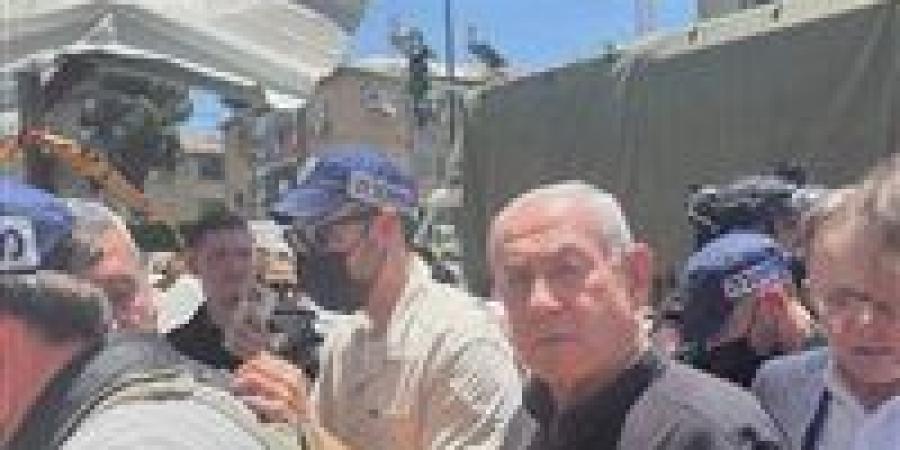 «مصدومين
      من
      حجم
      الكارثة»..
      نتنياهو
      ووزراء
      يتفقدون
      موقع
      سقوط
      الصواريخ
      الإيرانية
      في
      تل
      أبيب