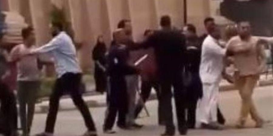 إصابة
      شخصين
      في
      مشاجرة
      بالأسلحة
      البيضاء
      ببولاق
      الدكرور