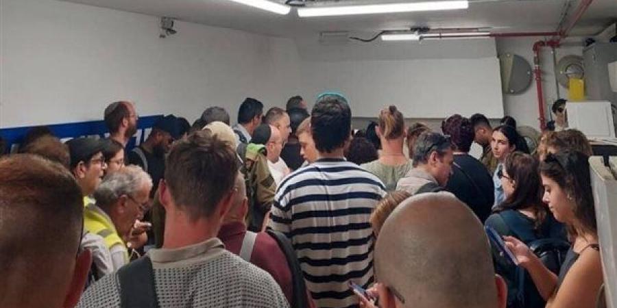 الجبهة
      الداخلية
      الإسرائيلية:
      على
      الجميع
      البقاء
      في
      الملاجئ
      والغرف
      المحصنة
      والمحمية