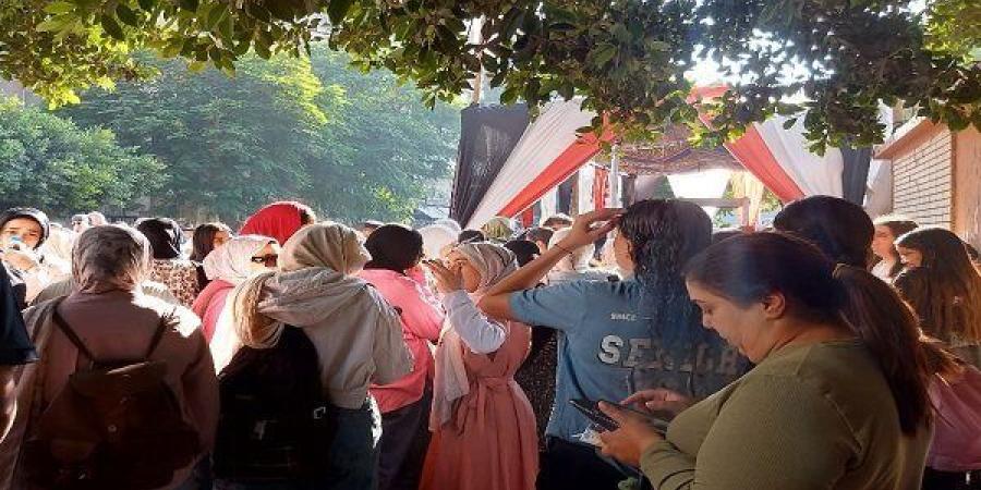 محمد
      الصايم:امتحانات
      الثانوية
      العامة
      على
      مقاس
      نجل
      نائب
      ساقلتة
      وأولاد
      الأكابر